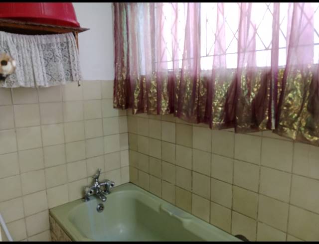 5 BEDROOM HOUSE FOR SALE IN RAISETHORPE